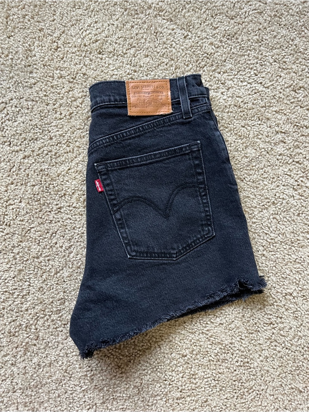 Levi’s Premium Ribcage black denim Jean shorts - Picture 4 of 12